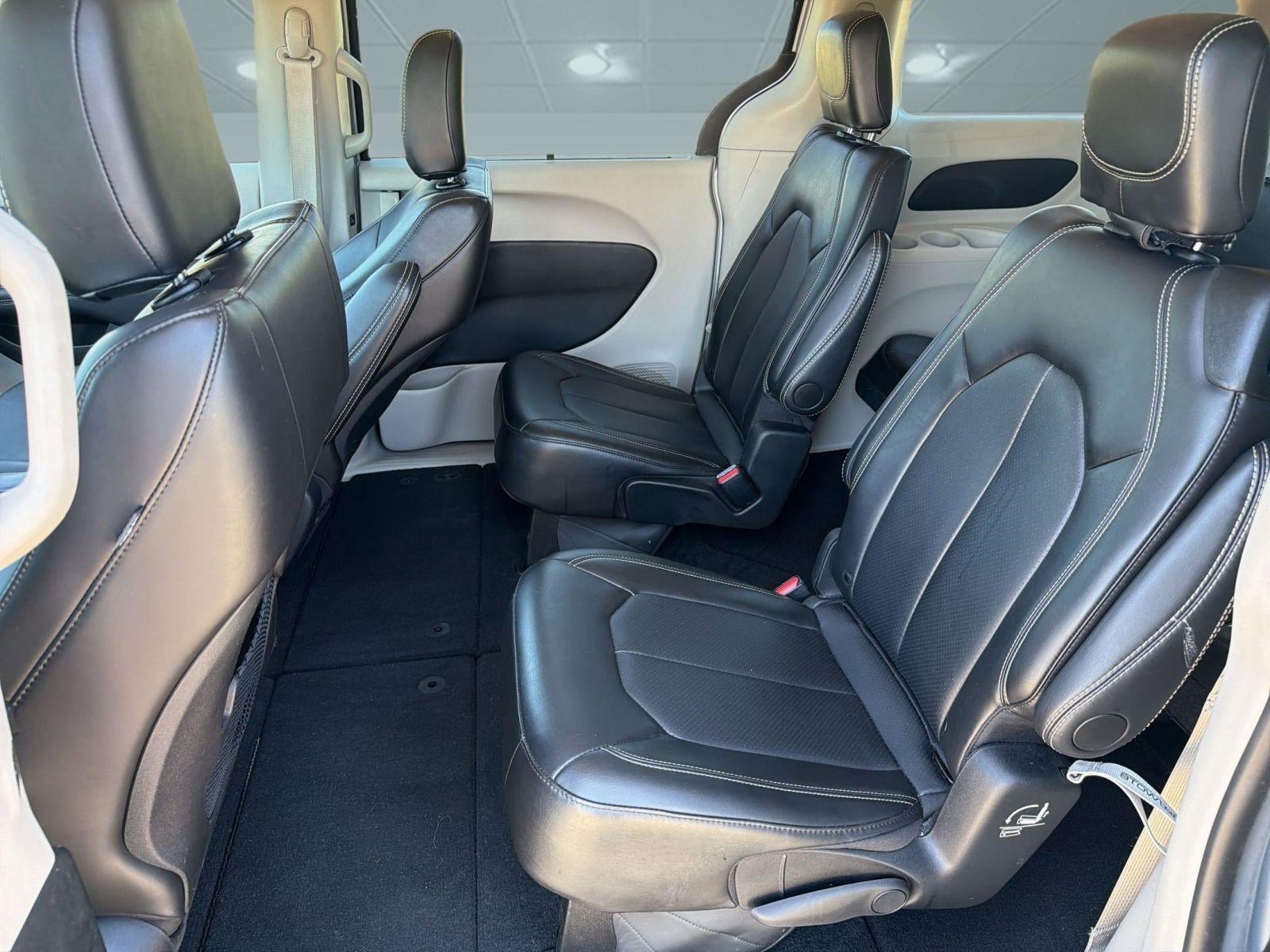 Certified 2024 Chrysler Pacifica Touring-L FWD image 15
