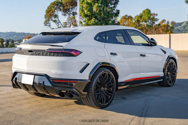 Used 2025 Lamborghini Urus SE image 8