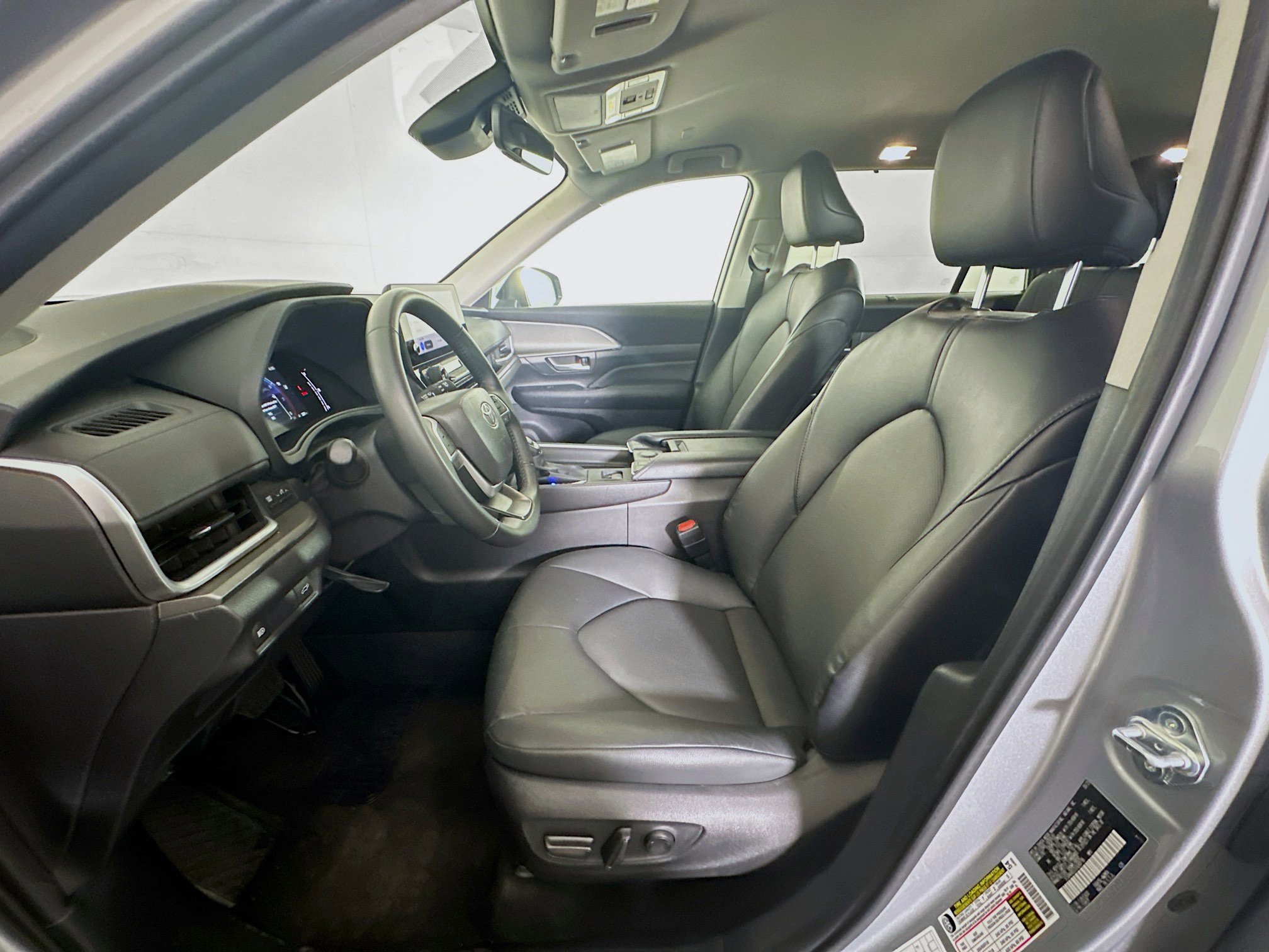 Used 2025 Toyota Grand Highlander AWD image 13