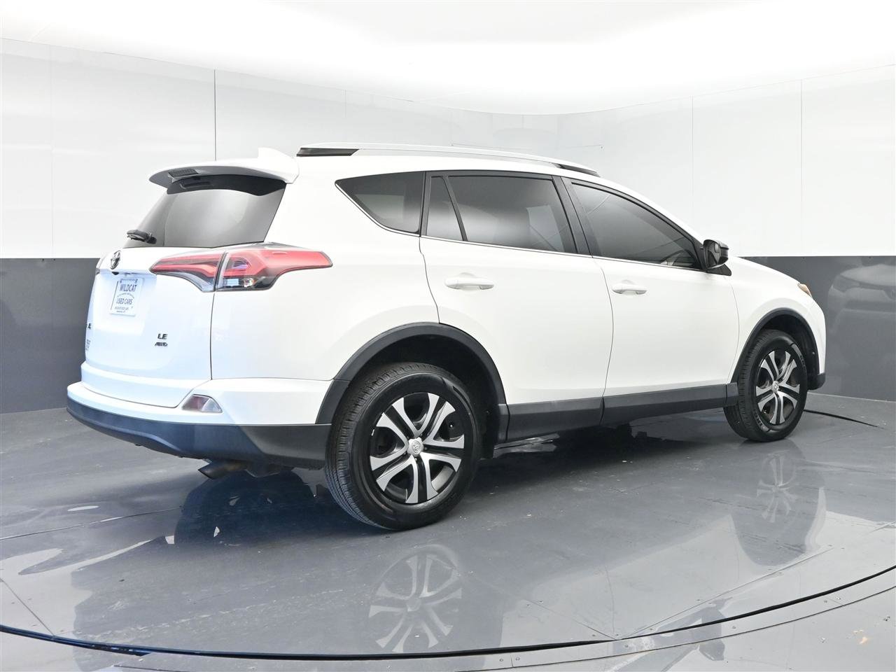 Used 2016 Toyota RAV4 LE AWD/4WD image 5