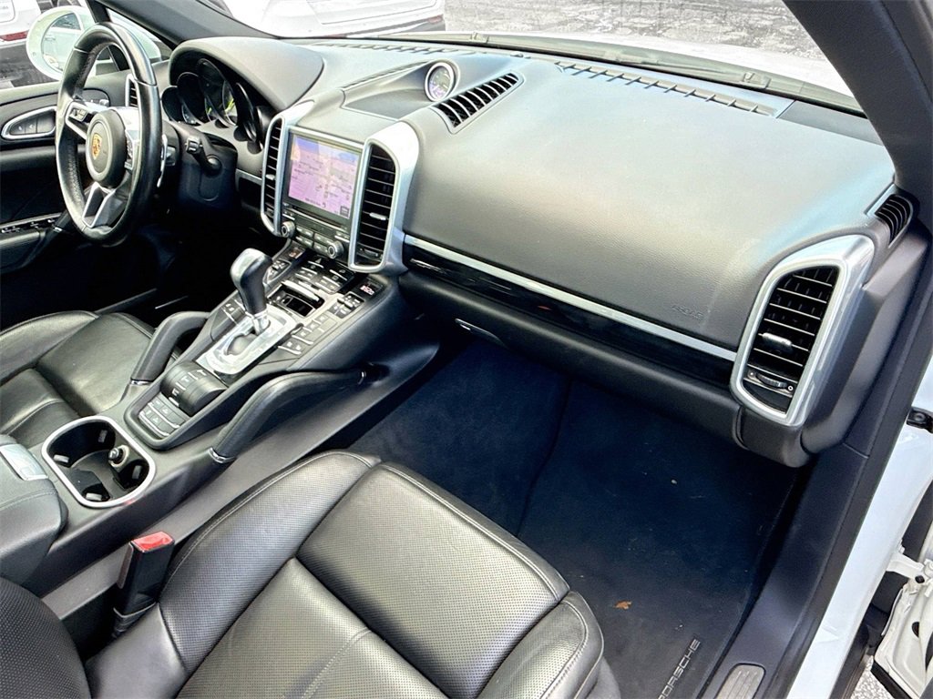 Used 2017 Porsche Cayenne S image 34