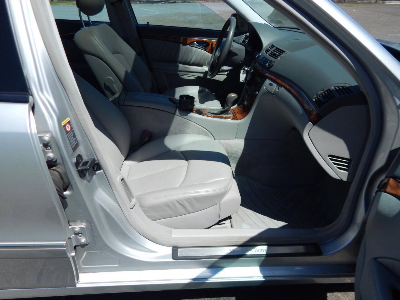 Used 2005 Mercedes-Benz E 500 4MATIC Sedan image 15