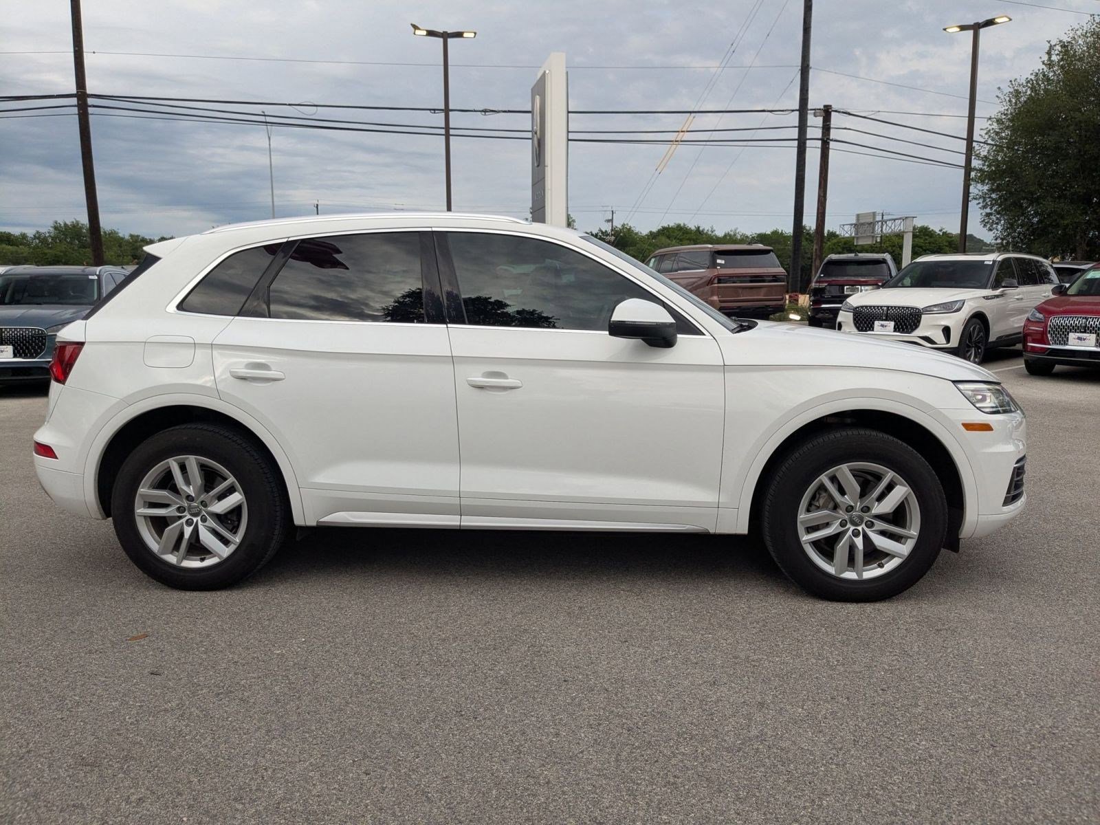 Used 2020 Audi Q5 2.0T Premium w/ Convenience Package AWD/4WD image 2
