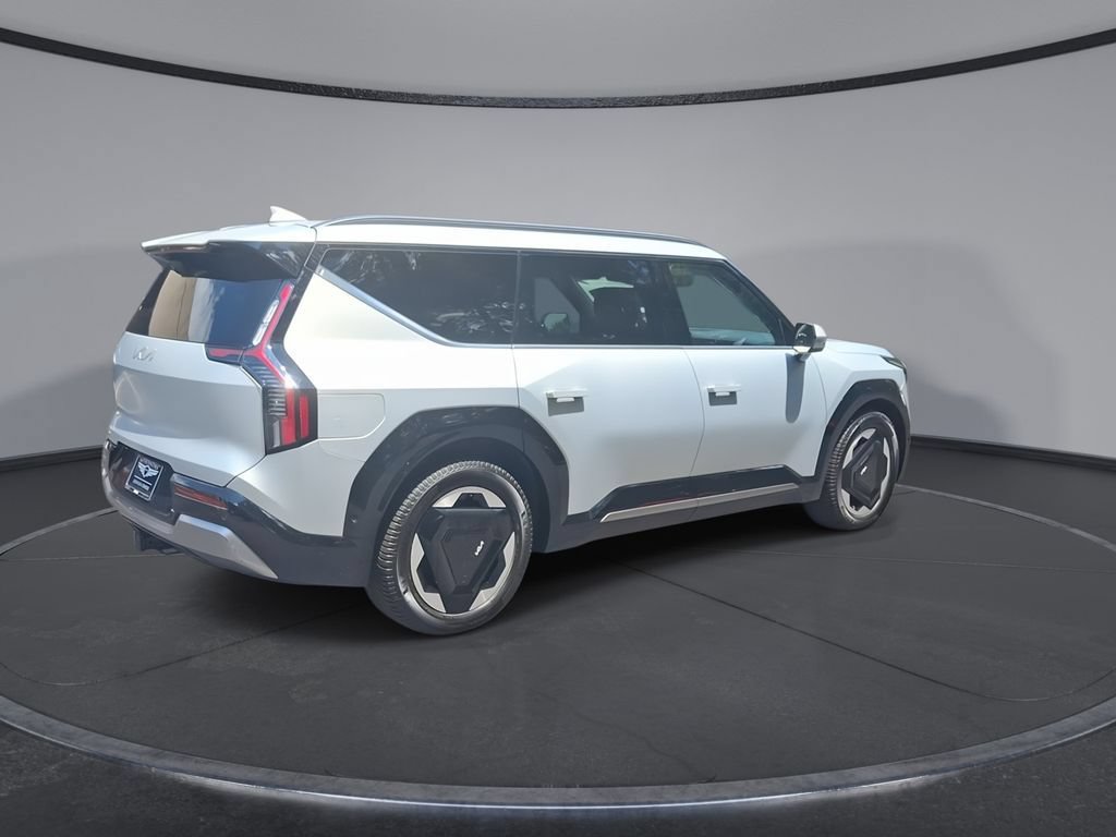 Used 2024 Kia EV9 Land AWD/4WD image 4