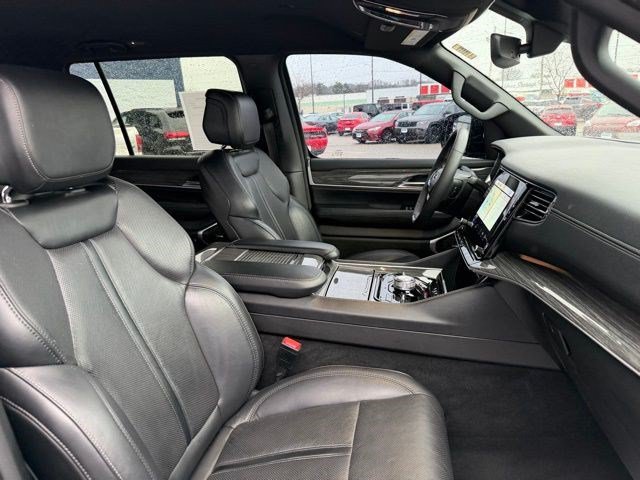 Used 2022 Jeep Wagoneer Series III AWD/4WD image 20