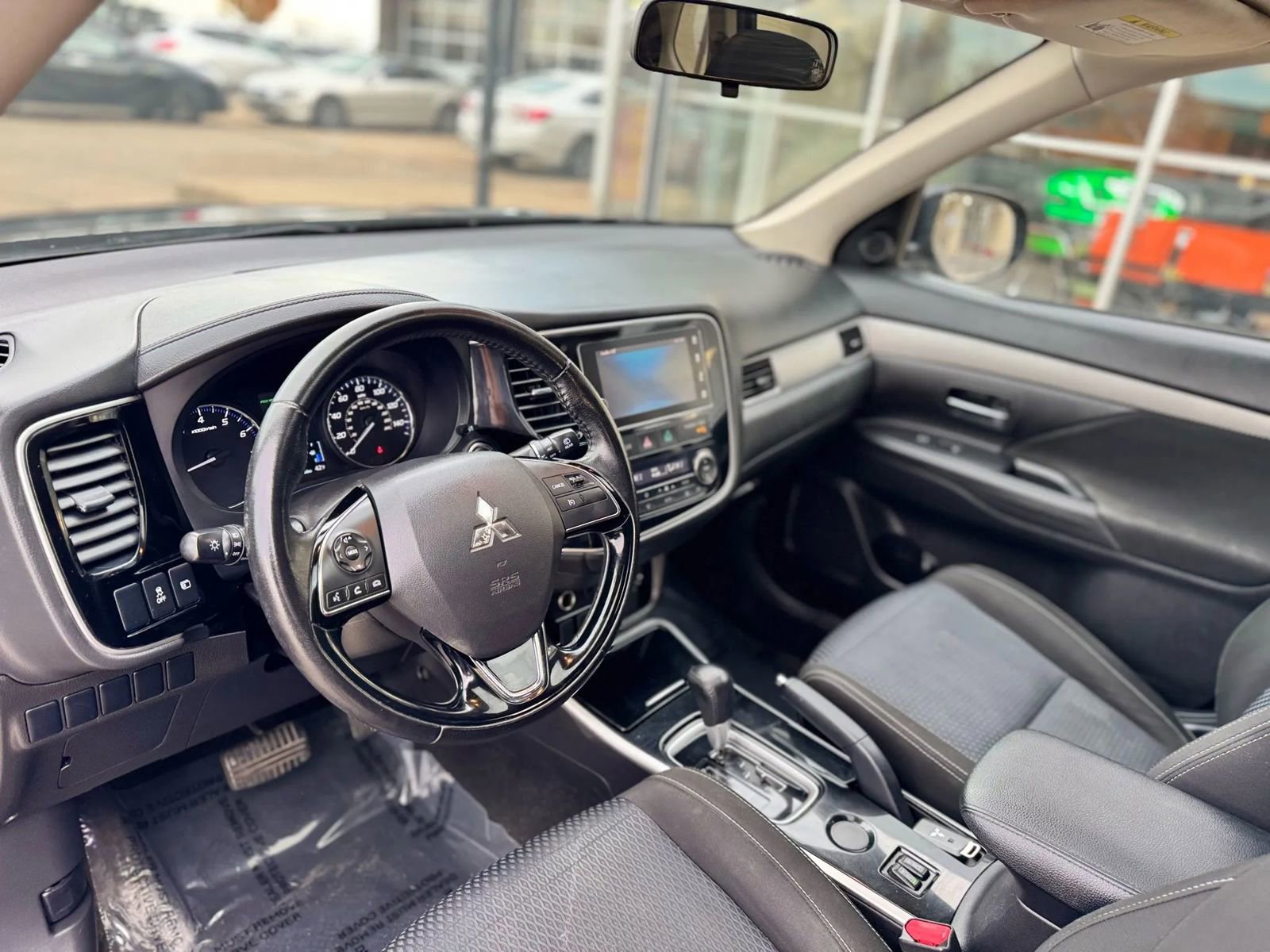 Used 2017 Mitsubishi Outlander SE image 6