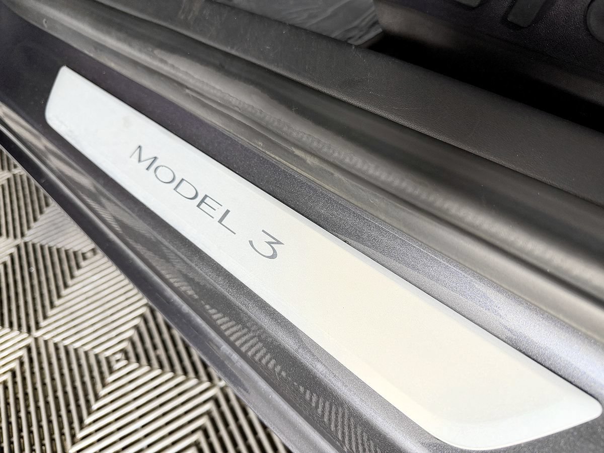Used 2018 Tesla Model 3 Long Range RWD image 31