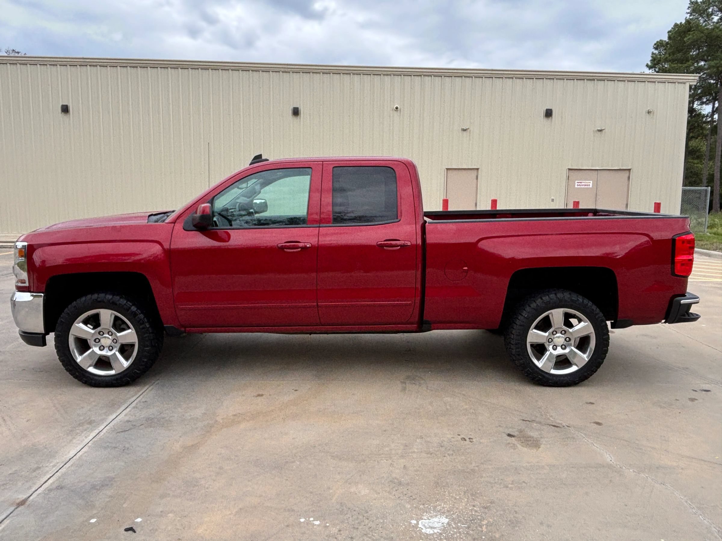 Used 2018 Chevrolet Silverado 1500 LT w/ Texas Edition RWD image 5