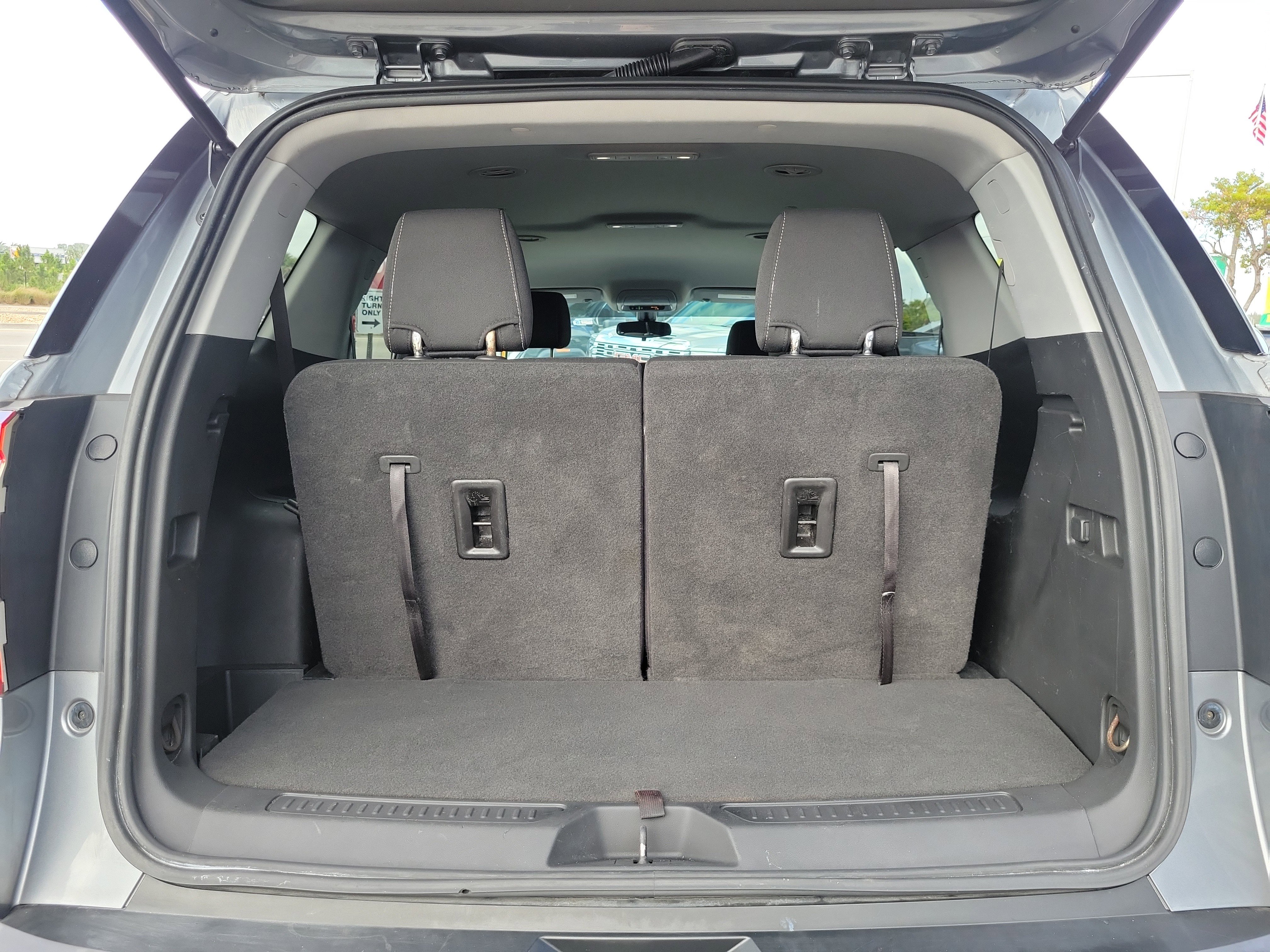 Used 2020 GMC Acadia SLE image 15