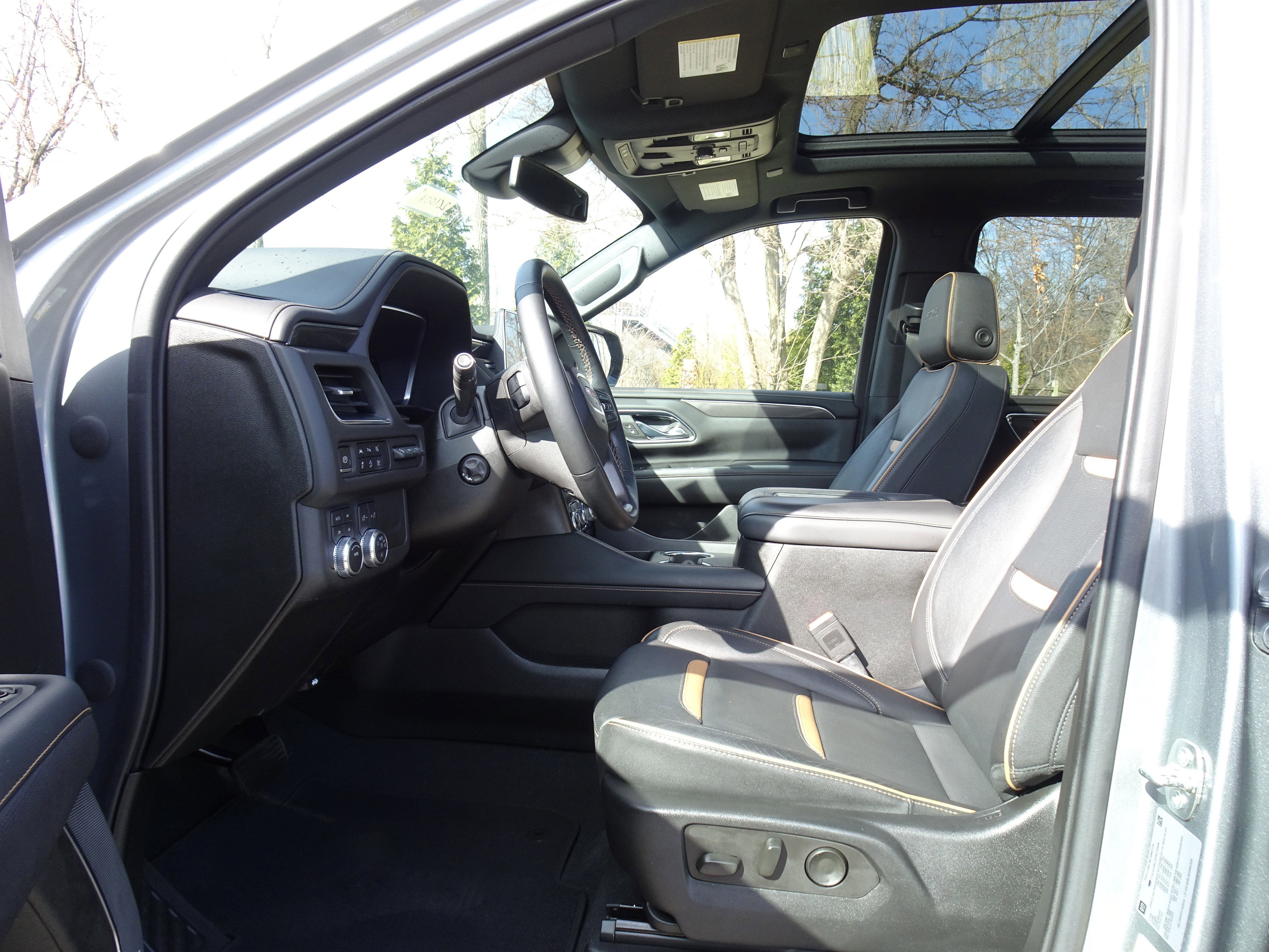 Used 2023 GMC Yukon XL AT4 w/ AT4 Premium Package image 2