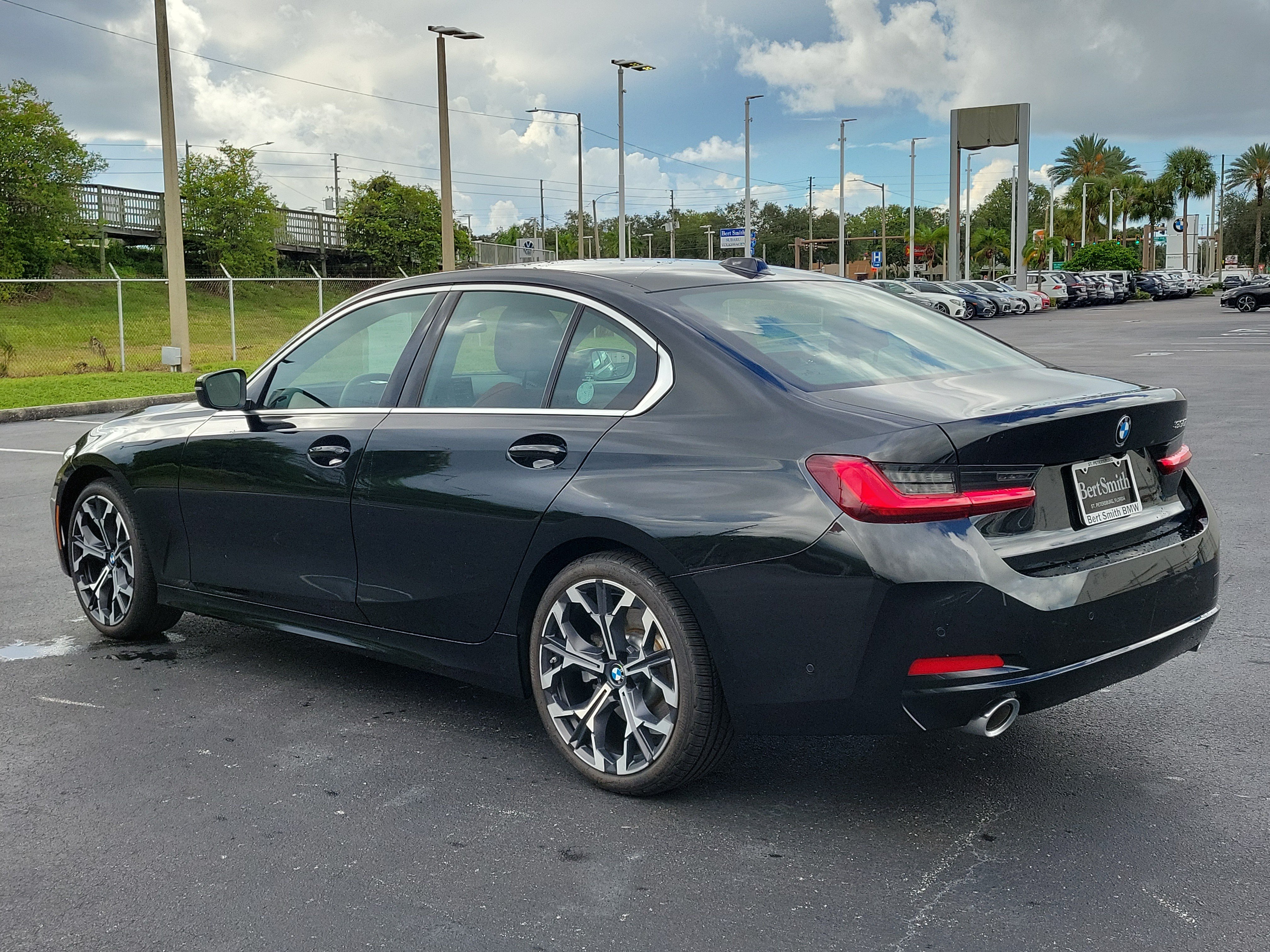 Used 2026 BMW 330i Sedan w/ Premium Package RWD image 4