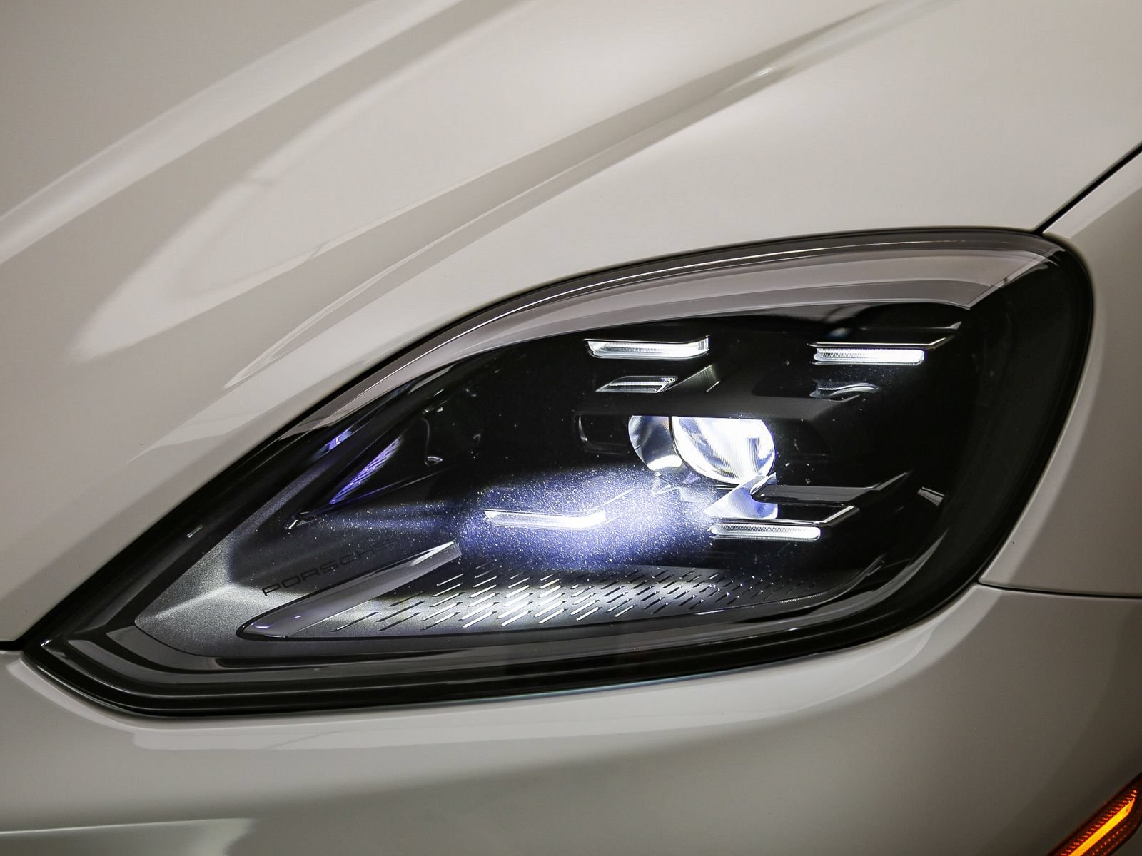 Certified 2025 Porsche Cayenne AWD/4WD image 11