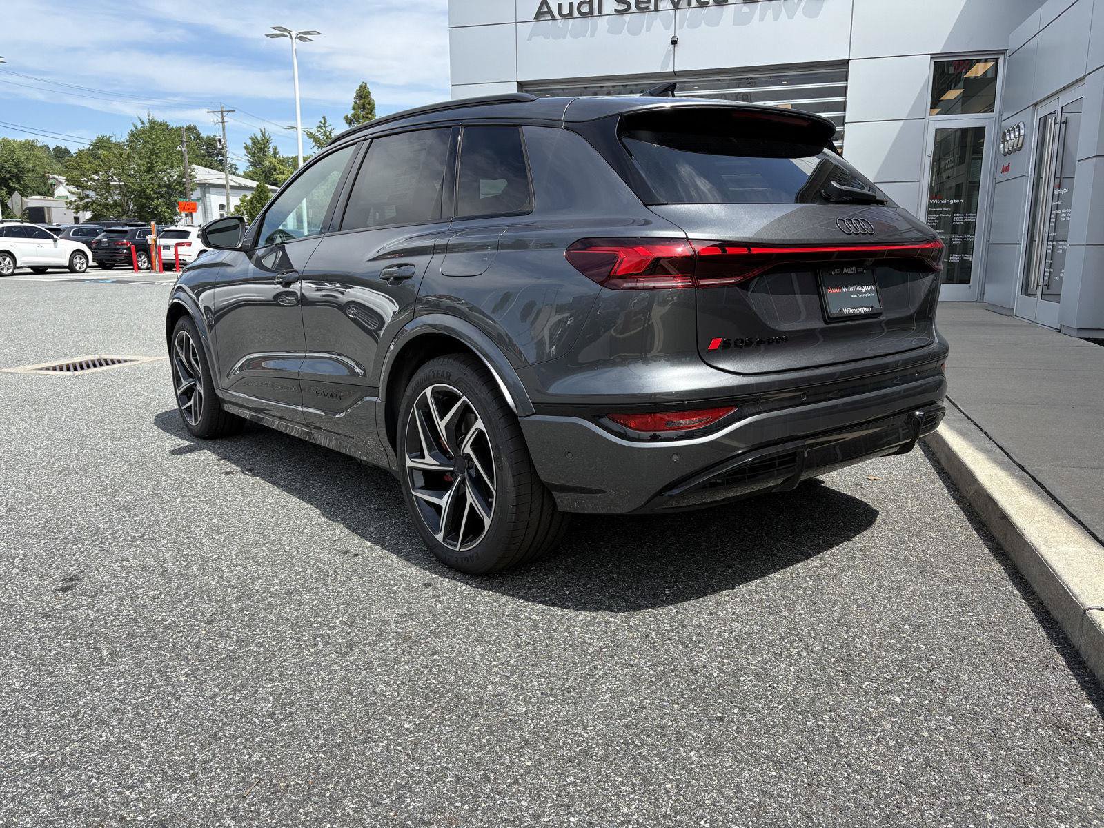 New 2027 Audi SQ6 e-tron Premium Plus AWD/4WD image 3