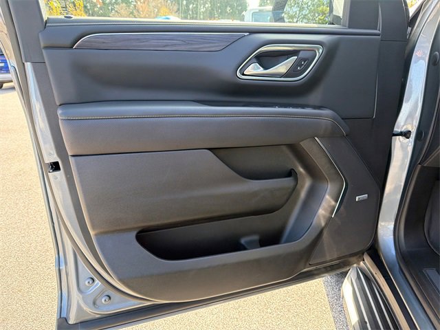 Used 2022 GMC Yukon SLT w/ SLT Premium Package image 10