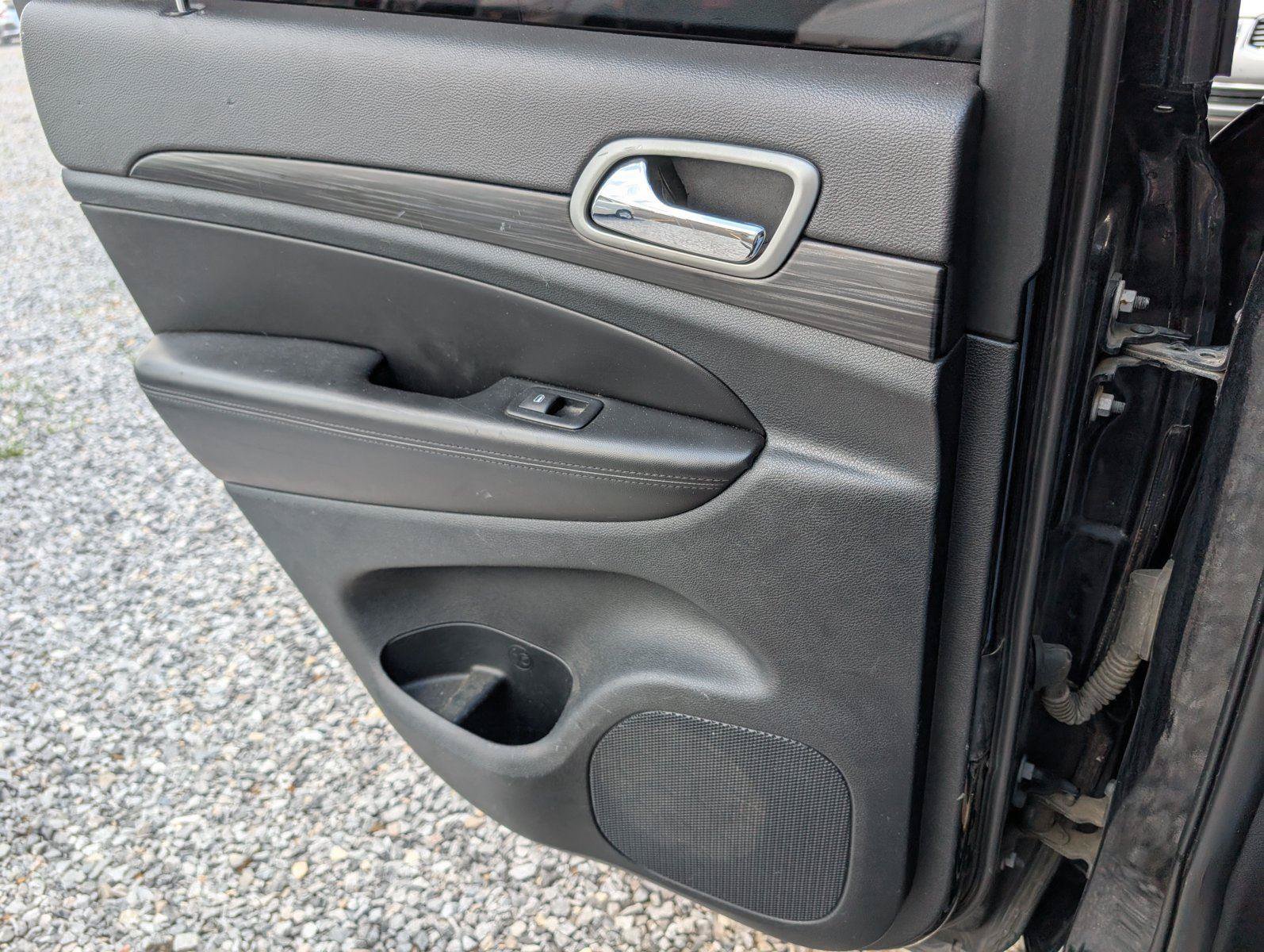 Used 2022 Jeep Grand Cherokee Laredo E RWD image 31