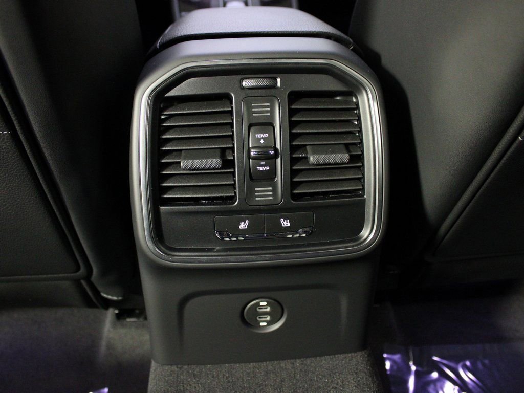 Certified 2025 Porsche Macan image 35