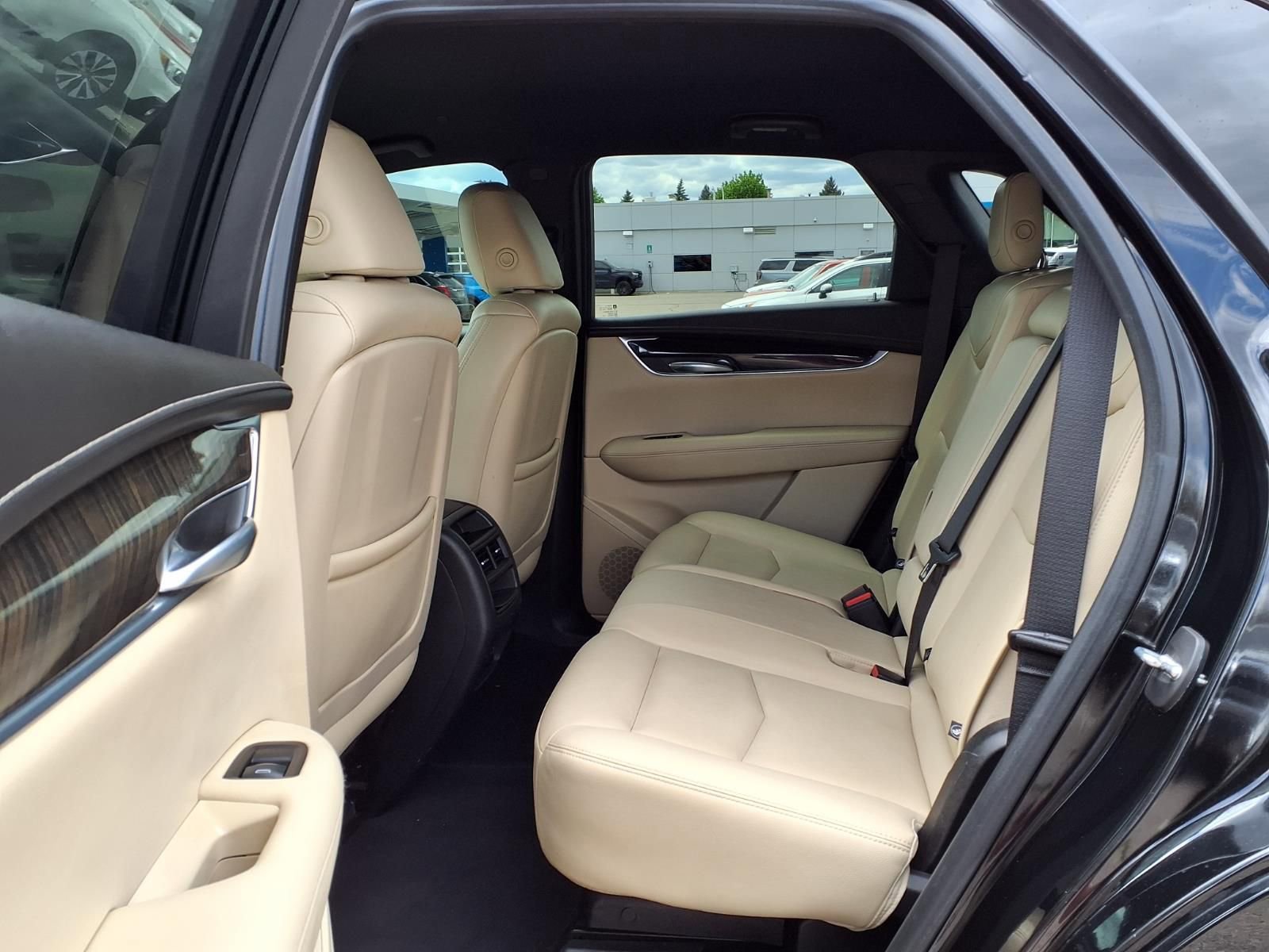 Used 2019 Cadillac XT5 FWD image 11