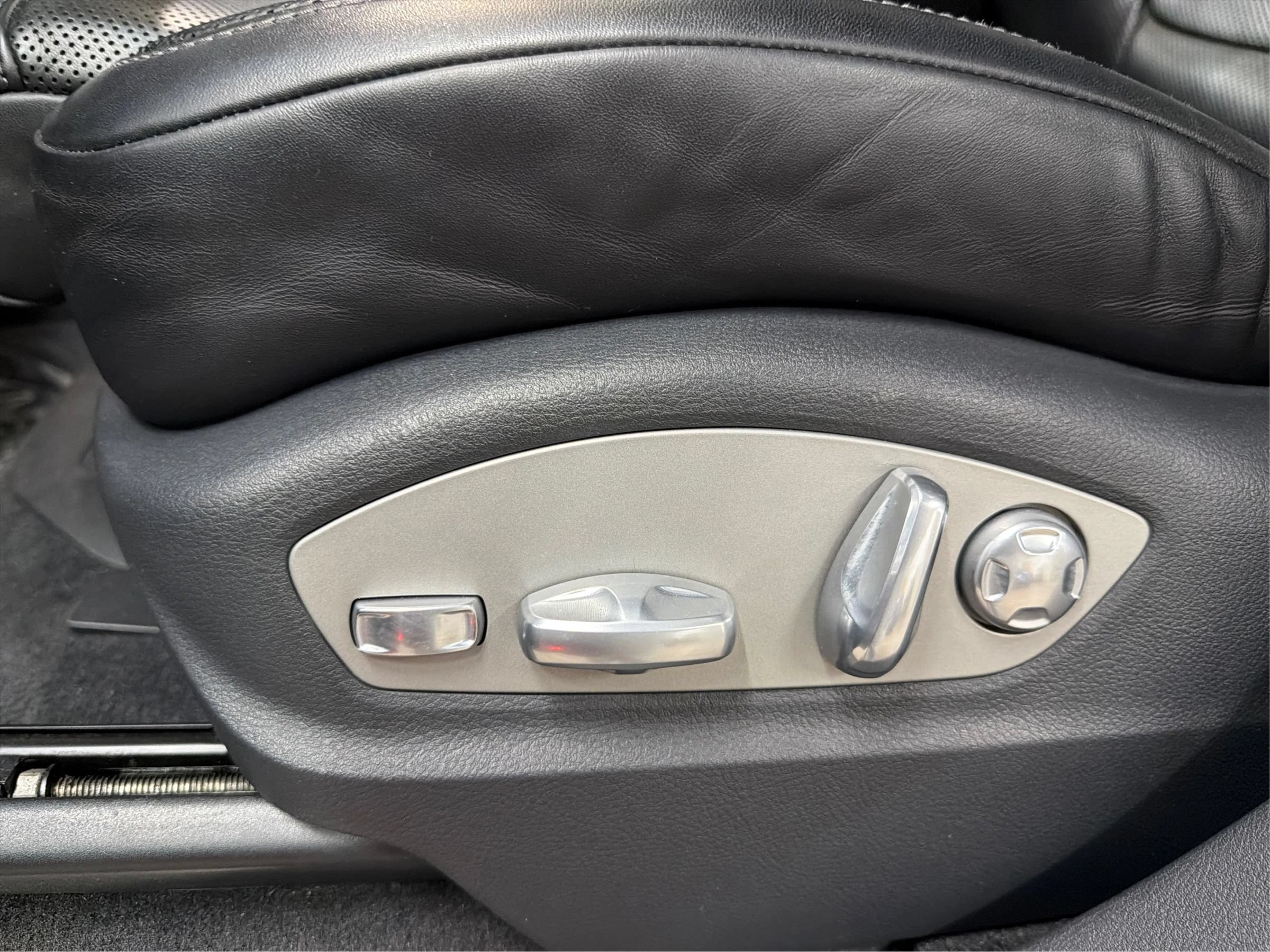Used 2016 Porsche Cayenne S AWD/4WD image 36