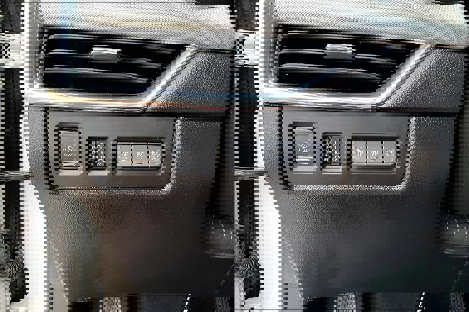 Used 2023 Cadillac XT4 Premium Luxury w/ Technology Package image 34