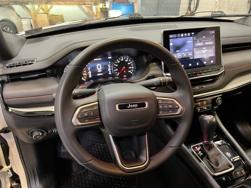Used 2025 Jeep Compass Trailhawk AWD/4WD image 16