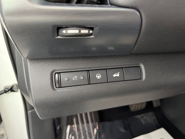 Used 2024 Nissan Pathfinder SL image 32