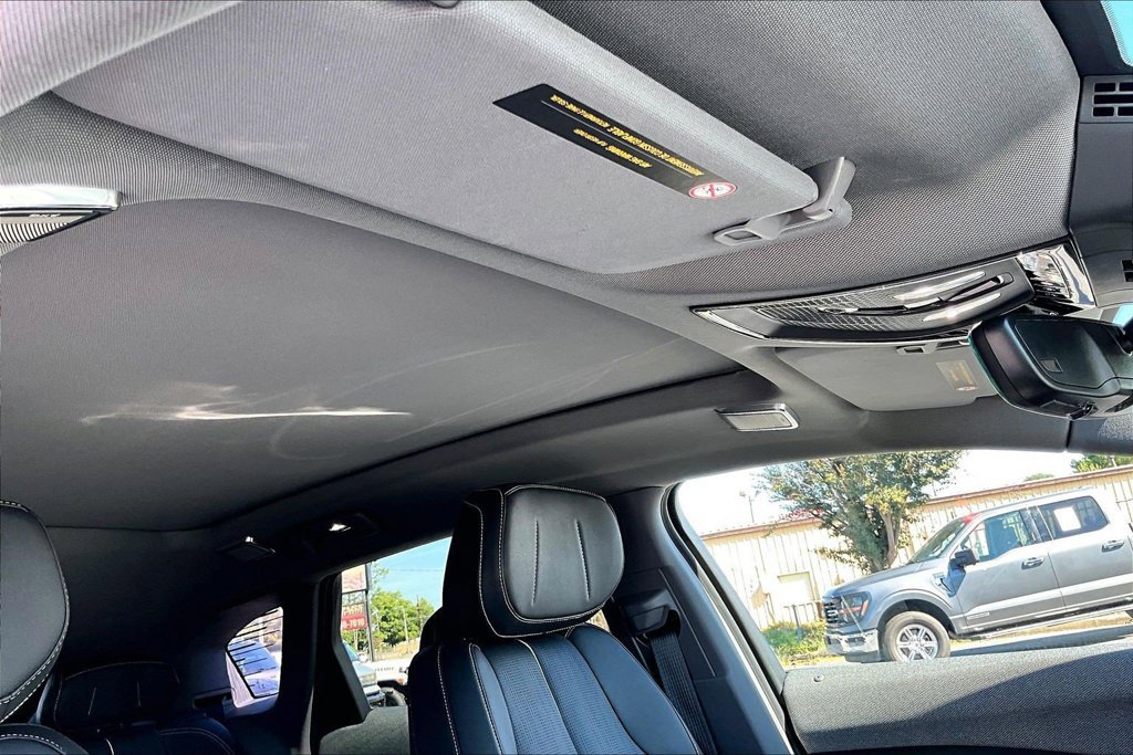 Certified 2025 Cadillac Optiq Luxury 2 w/ LPO, Floor Liner Package AWD/4WD image 27