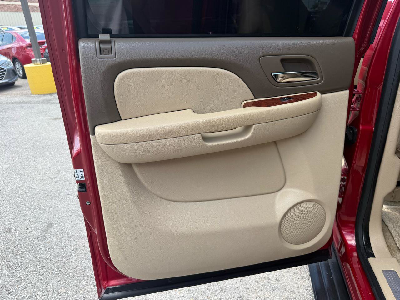 Used 2013 Chevrolet Suburban LTZ RWD image 17