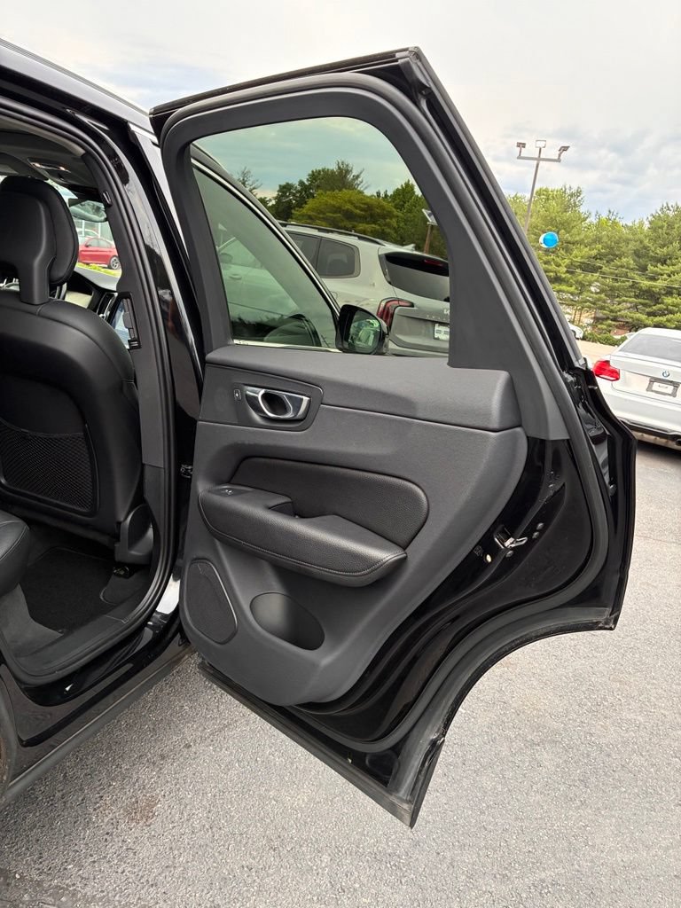 Used 2018 Volvo XC60 T5 Momentum w/ Vision Package AWD/4WD image 48