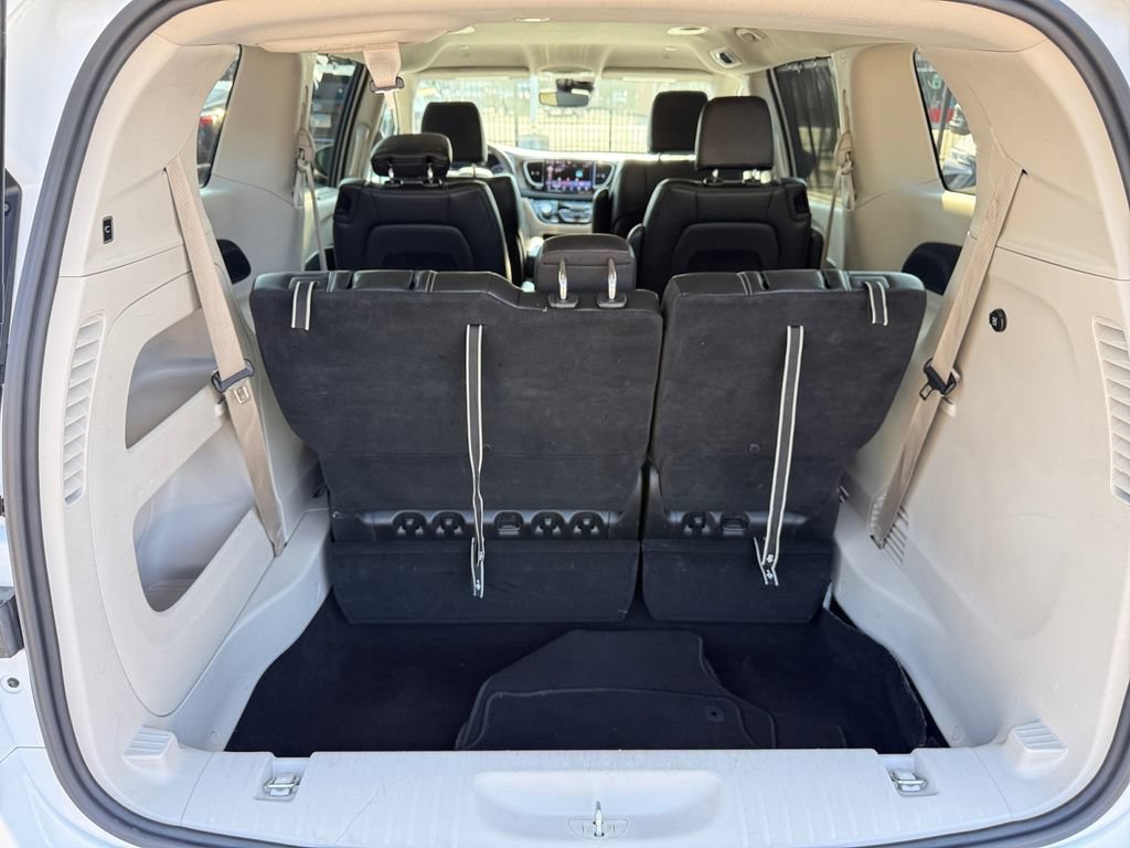 Used 2024 Chrysler Pacifica Touring-L FWD image 25