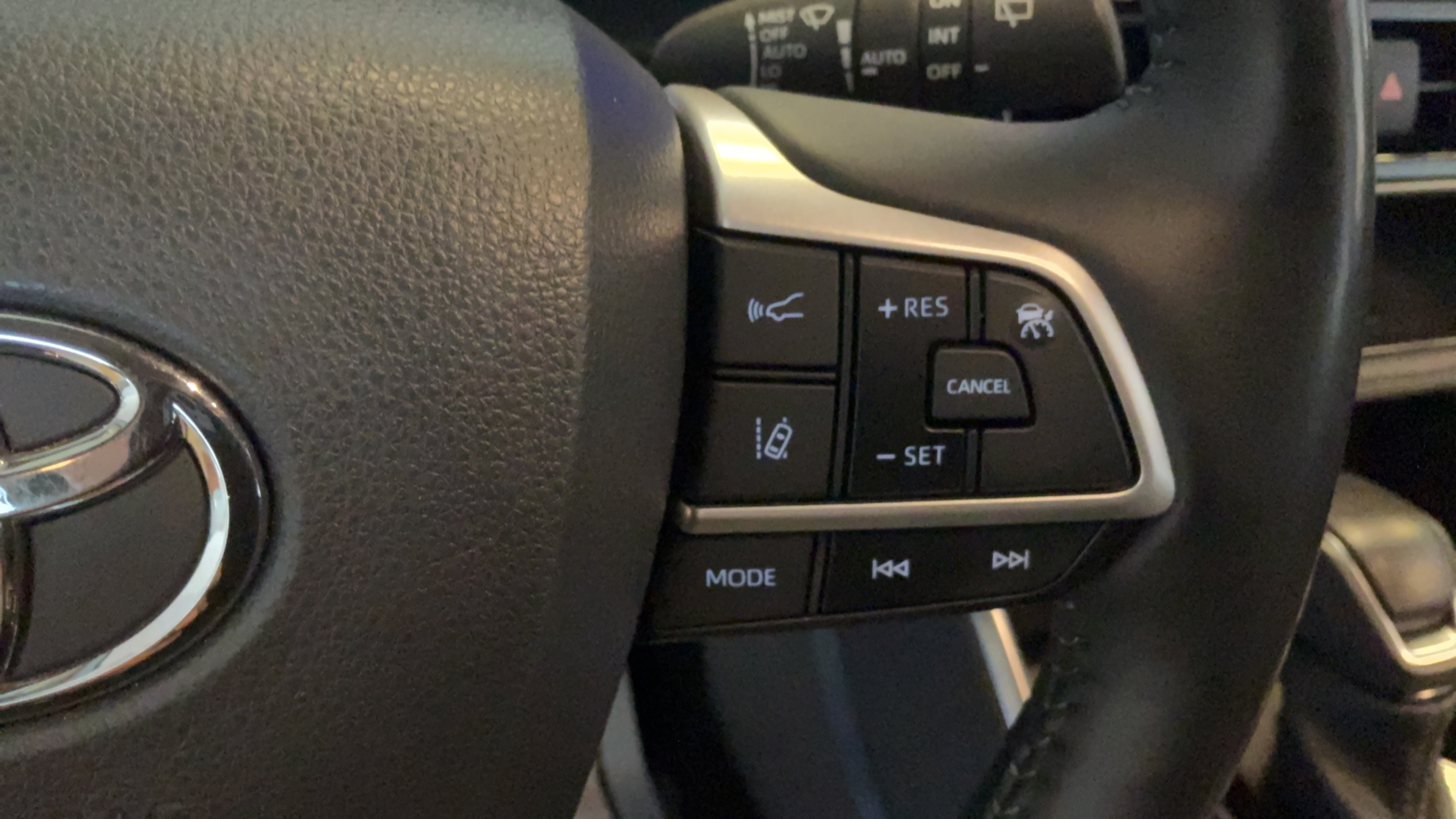 Certified 2024 Toyota Highlander Platinum AWD/4WD image 16