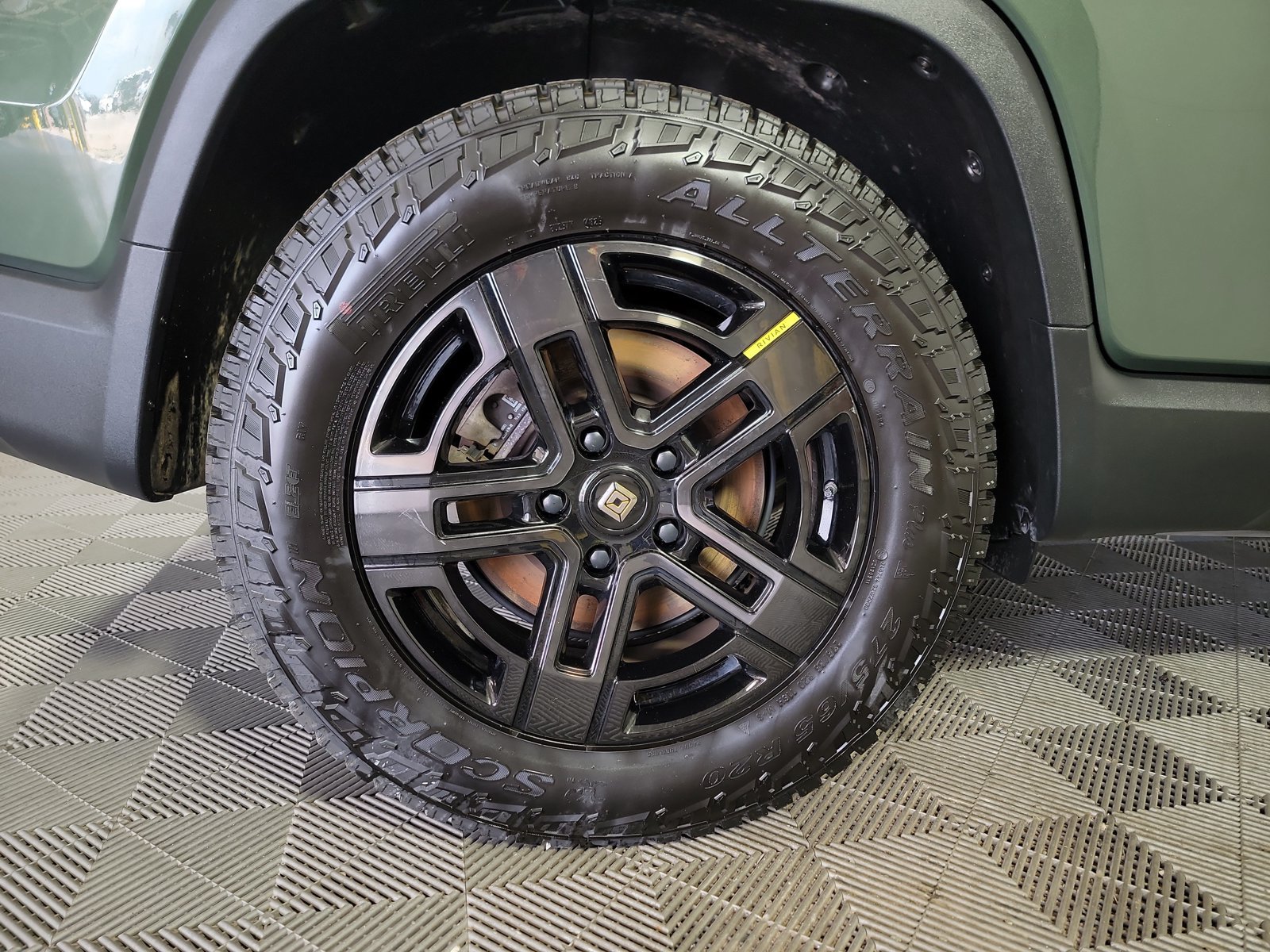 Used 2023 Rivian R1T Adventure Dual AWD/4WD image 12