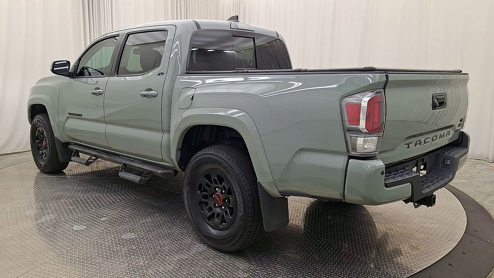 Used 2022 Toyota Tacoma TRD Sport w/ Technology Package AWD/4WD image 13