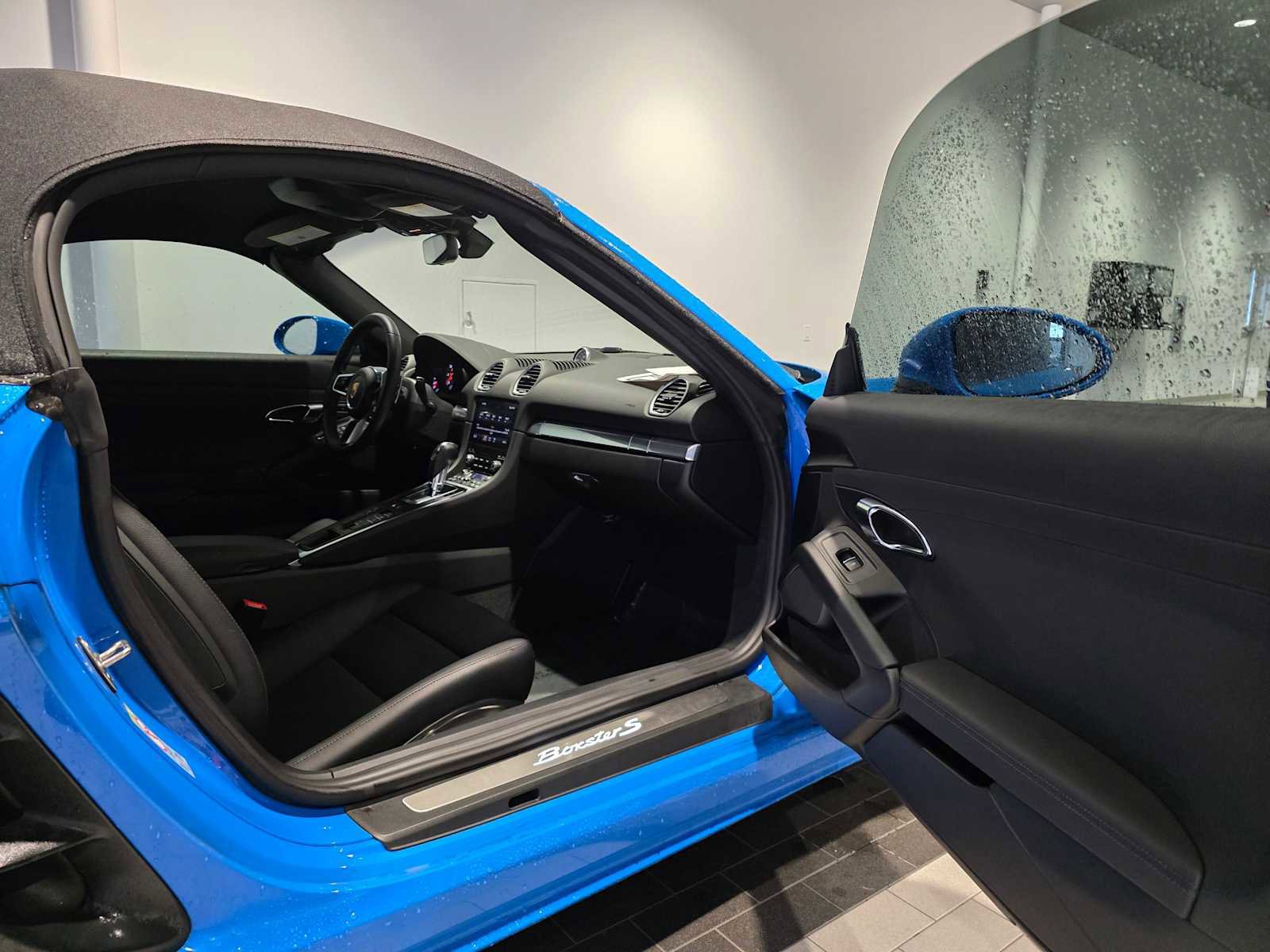 Used 2024 Porsche 718 Boxster S RWD image 13