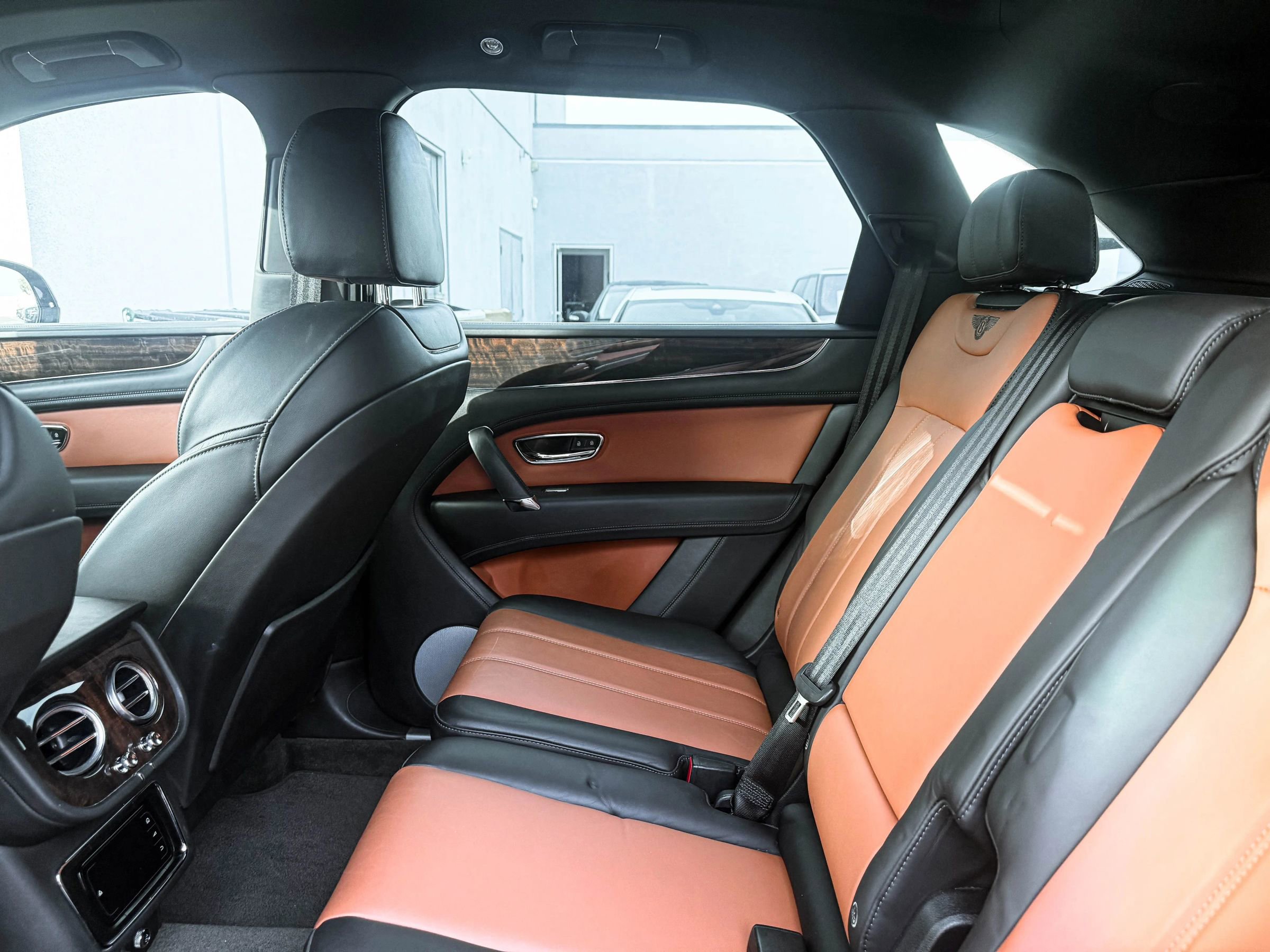 Used 2020 Bentley Bentayga image 24