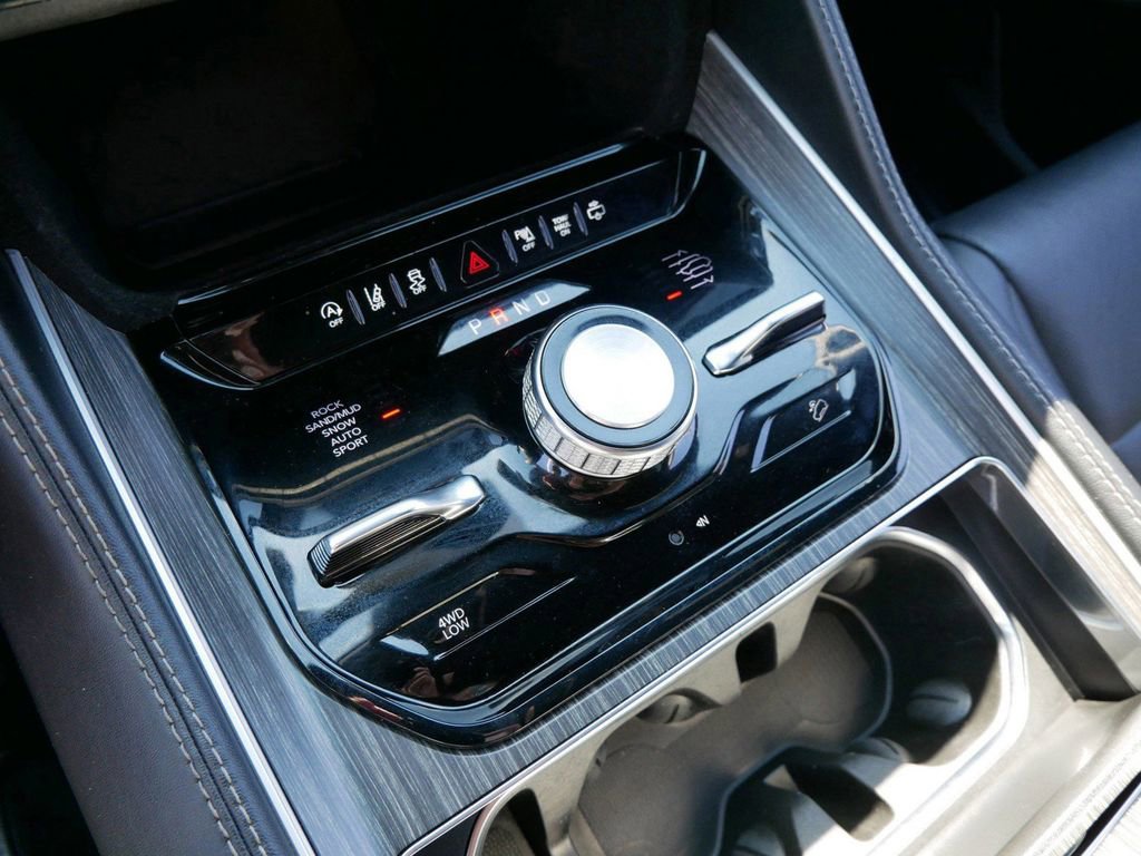 Used 2023 Jeep Wagoneer Series III w/ Flexible Seating Group image 27