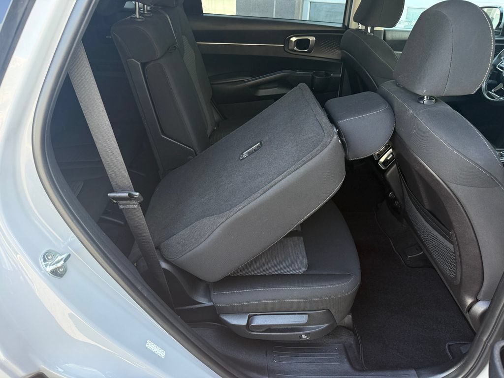 Used 2022 Kia Sorento LX AWD/4WD image 39