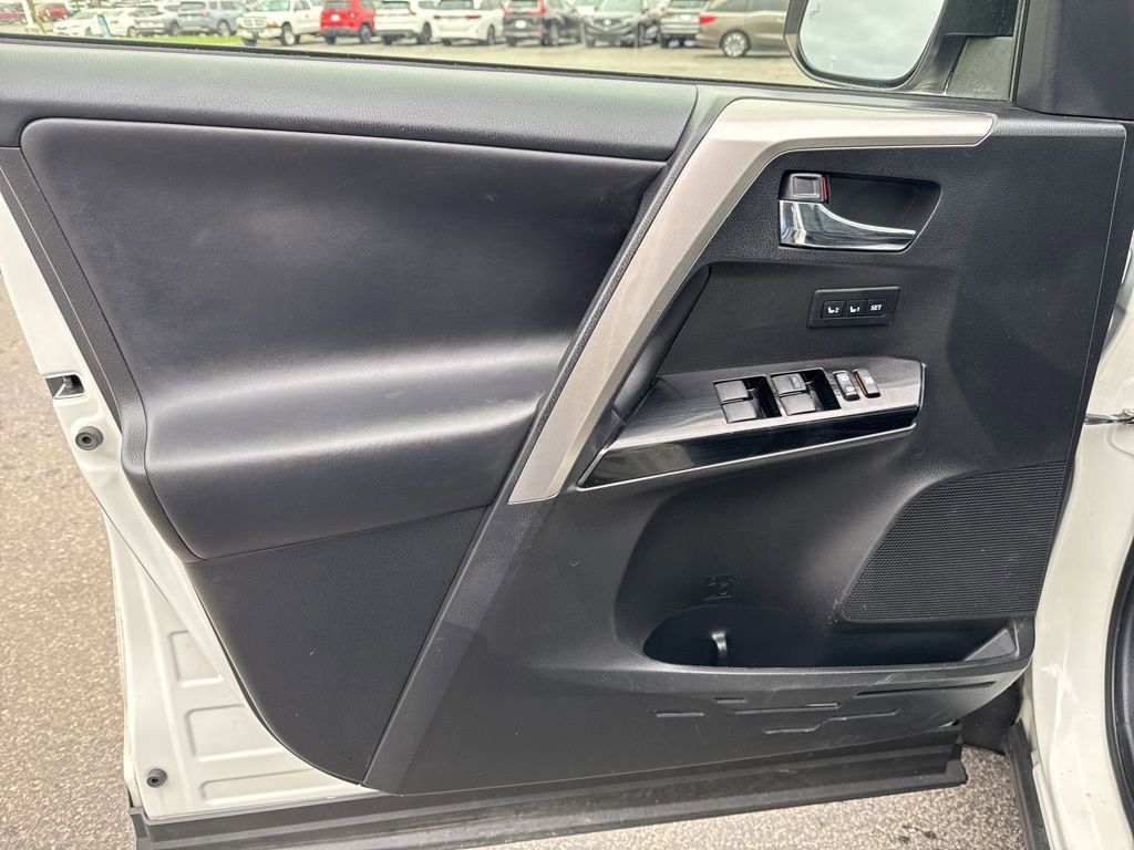 Used 2018 Toyota RAV4 Limited image 33