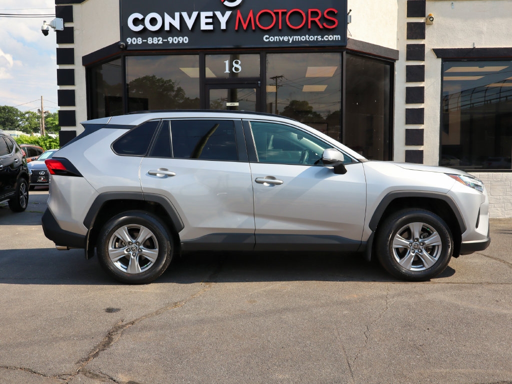 Used 2022 Toyota RAV4 XLE w/ Convenience Package AWD/4WD image 5