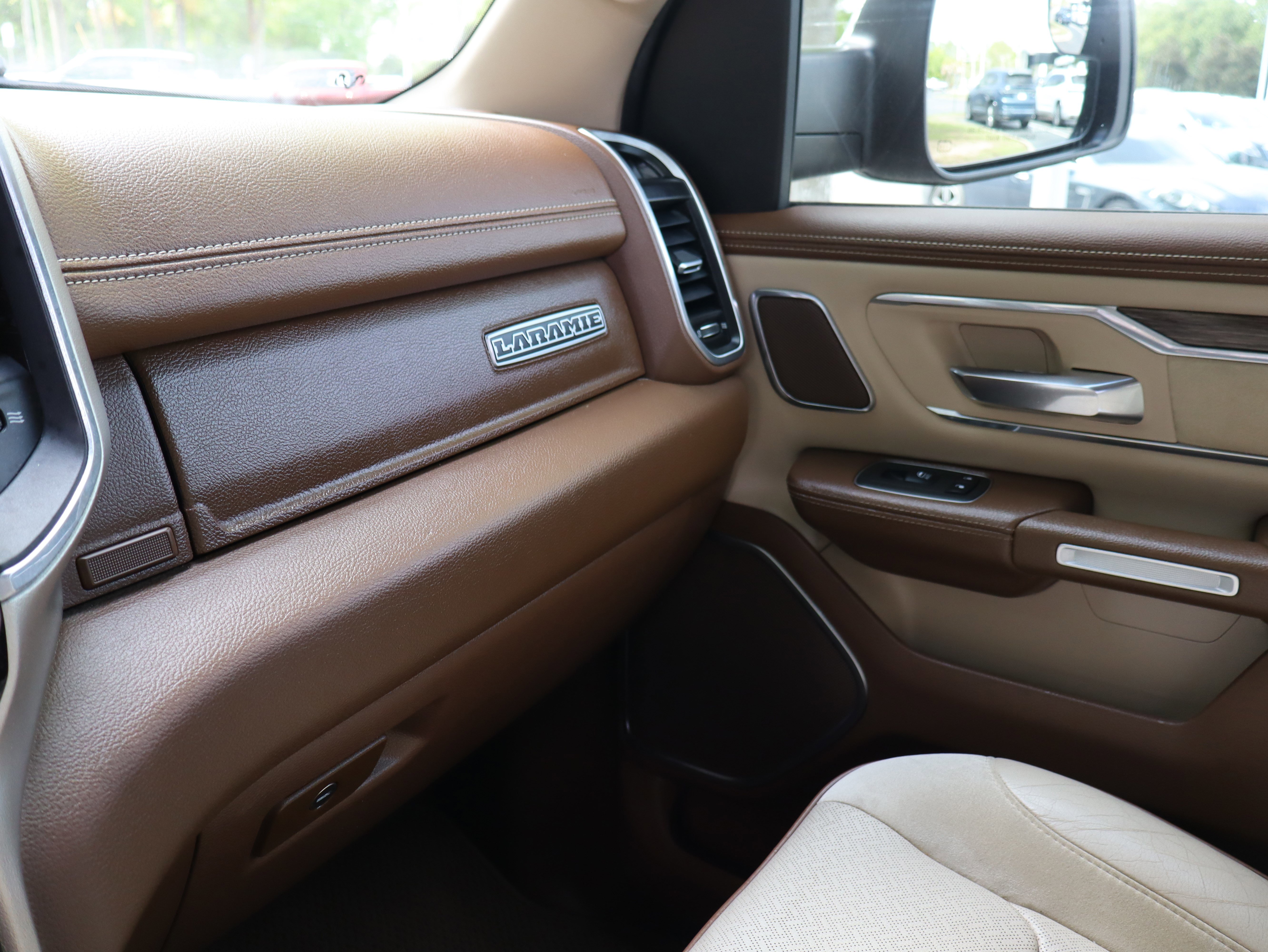 Used 2019 RAM 1500 Laramie image 37