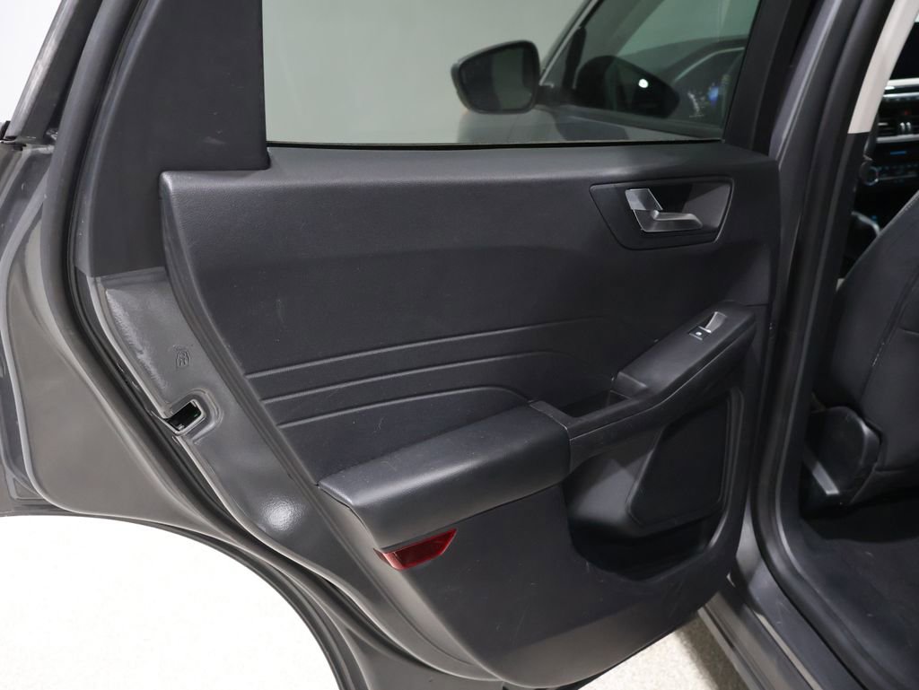 Used 2021 Ford Escape SE image 19