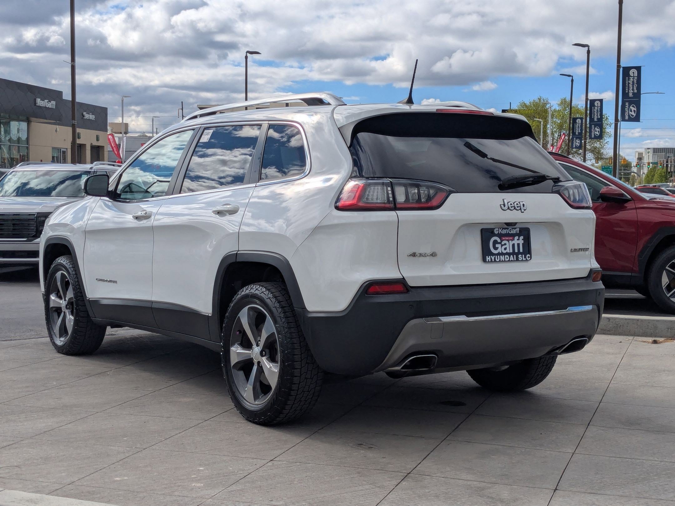 Used 2019 Jeep Cherokee Limited AWD/4WD image 7