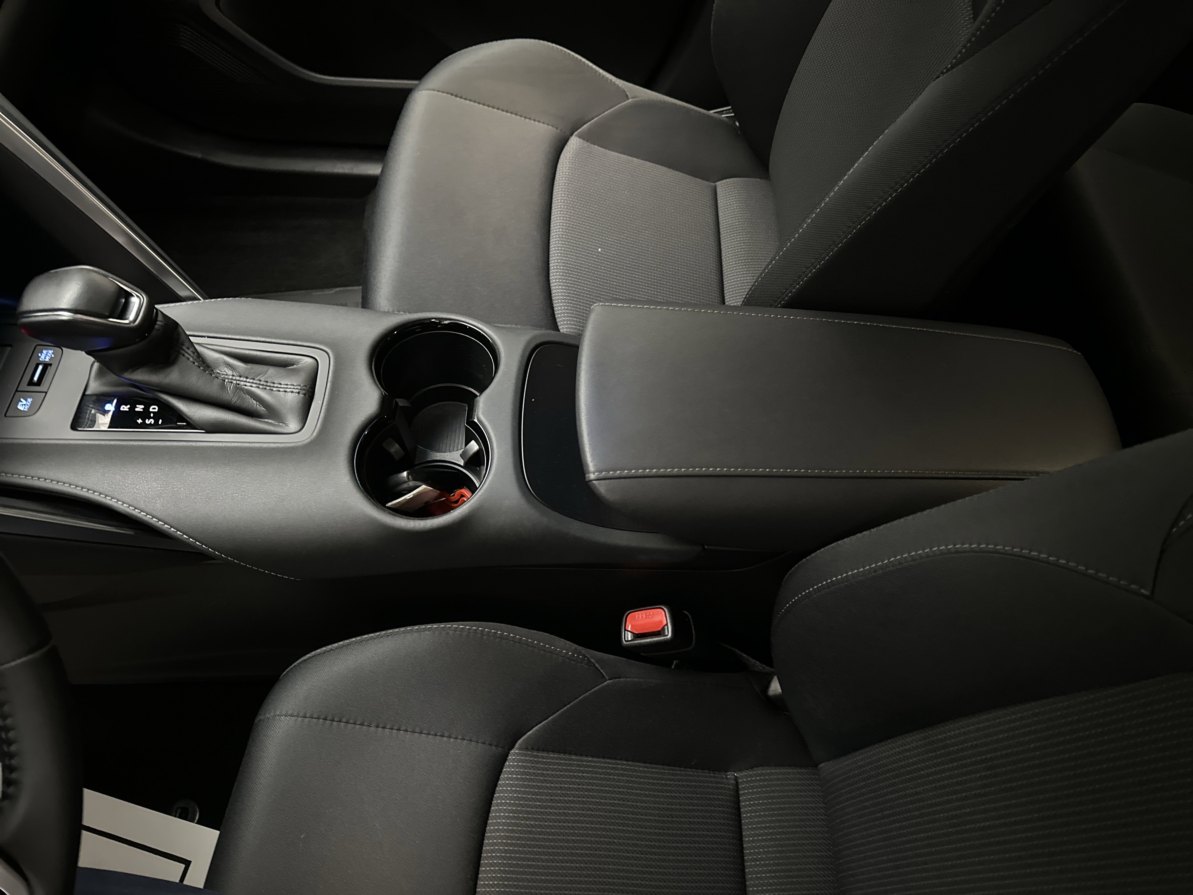 Used 2022 Toyota Venza LE image 37