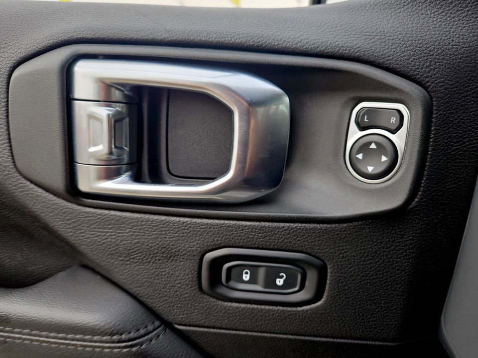 Used 2023 Jeep Wrangler Altitude image 22