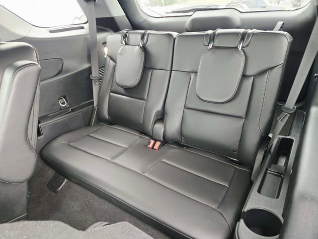 Used 2023 Ford Explorer XLT w/ Equipment Group 202A image 11