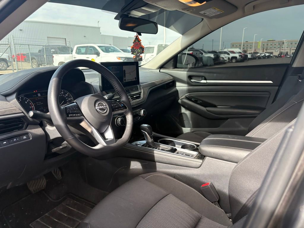 Used 2023 Nissan Altima 2.5 SV w/ SV Premium Package FWD image 10