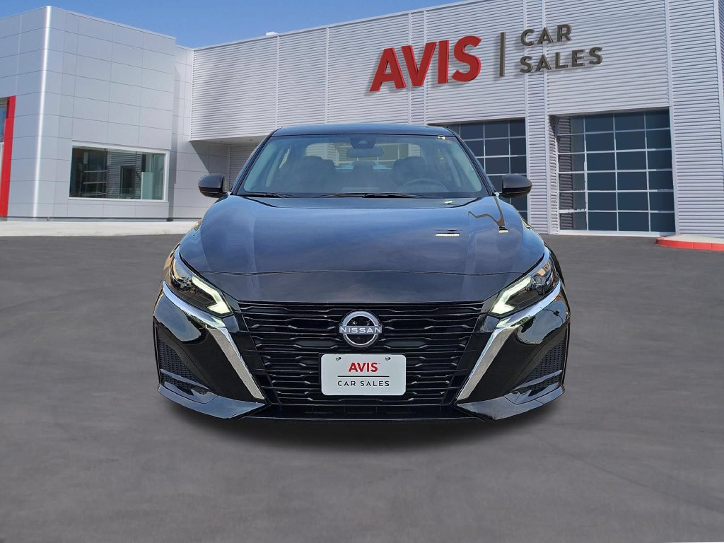 Used 2025 Nissan Altima 2.5 SV FWD image 2