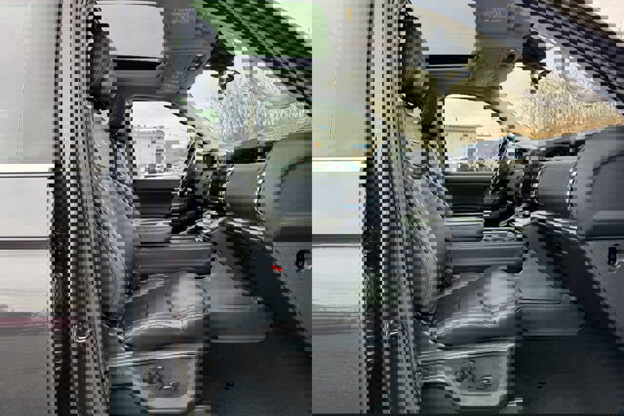 Used 2025 Ford Expedition Max Platinum image 13