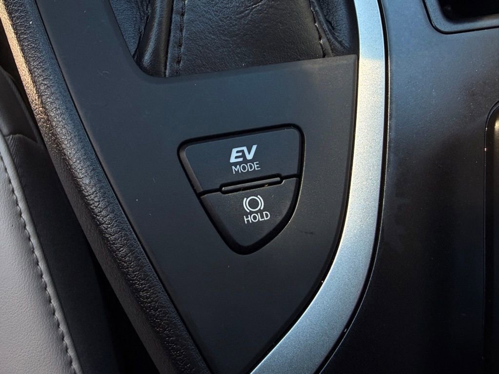 Certified 2024 Lexus UX 250h FWD image 23