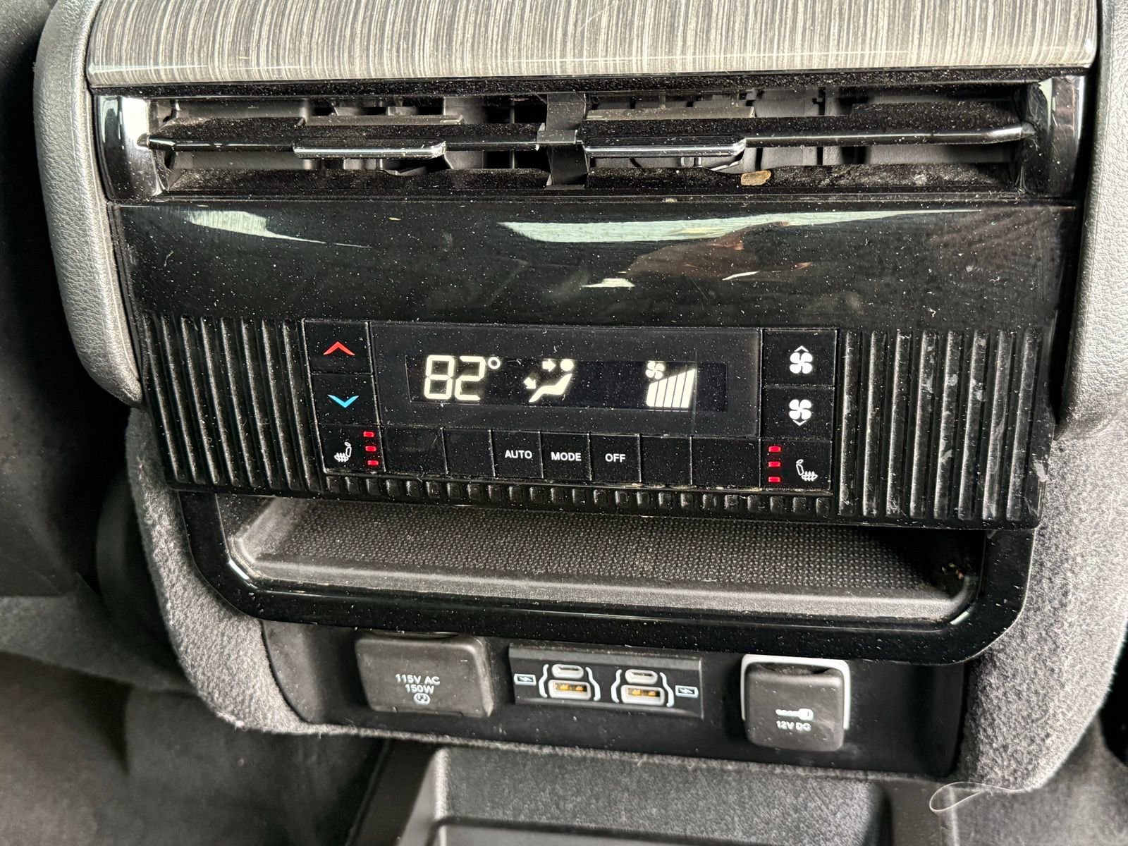 Used 2022 Jeep Wagoneer Series III w/ Premium Group I image 17