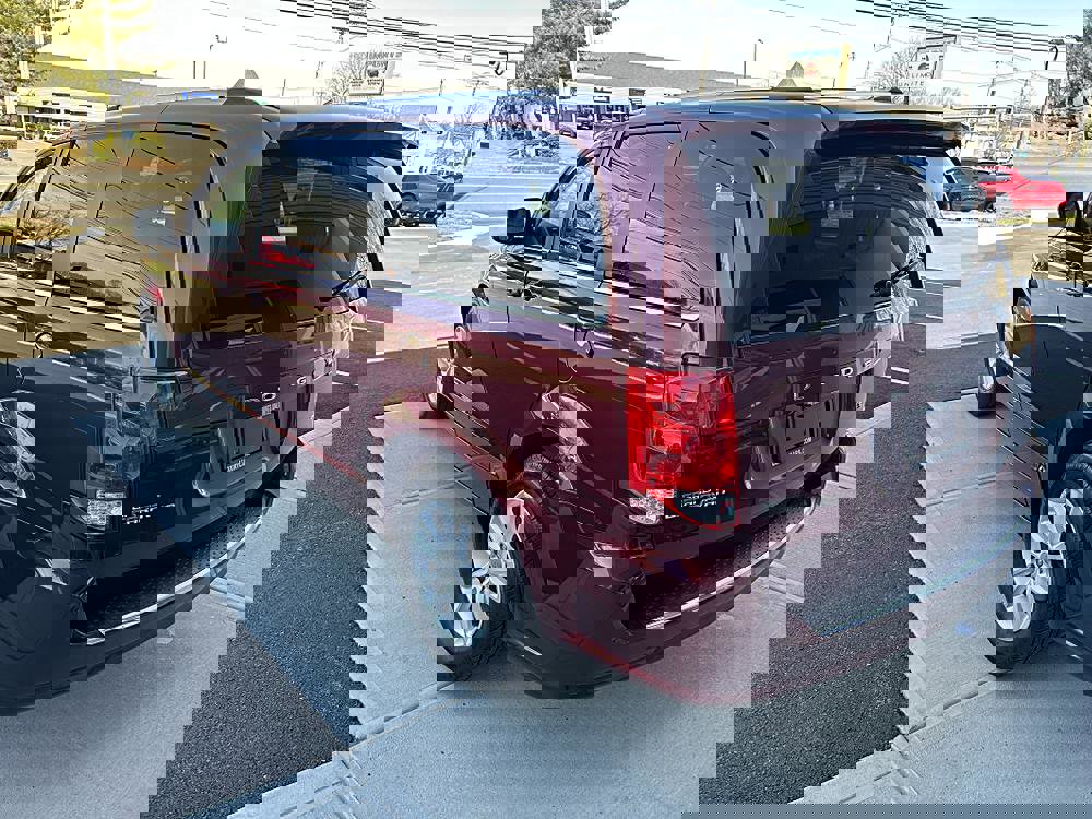 Used 2019 Dodge Grand Caravan SXT w/ Driver Convenience Group image 10